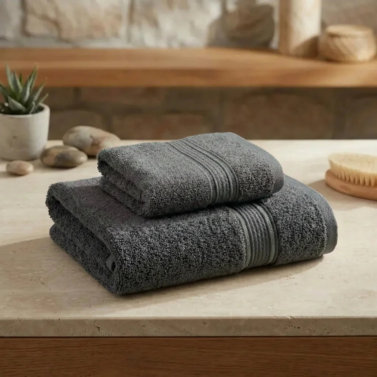 Toalla de cuerpo gris humo Senda 70x140 cm en algodón 550 gm