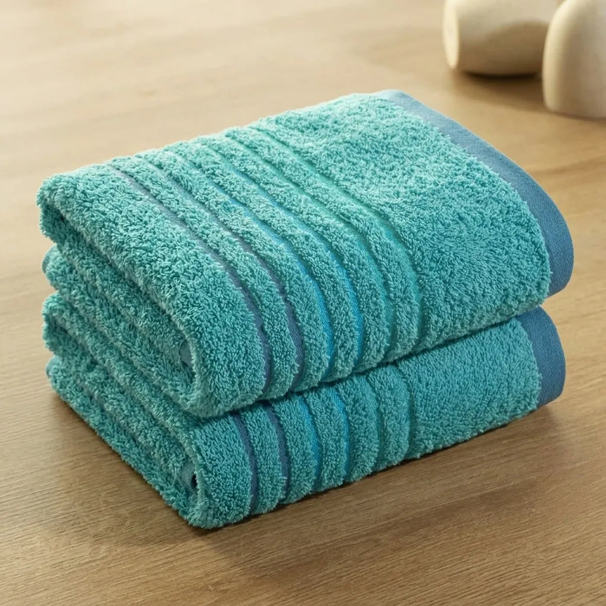 Toalla de cuerpo azul Mediterráneo 70x130 cm en algodón 550 g