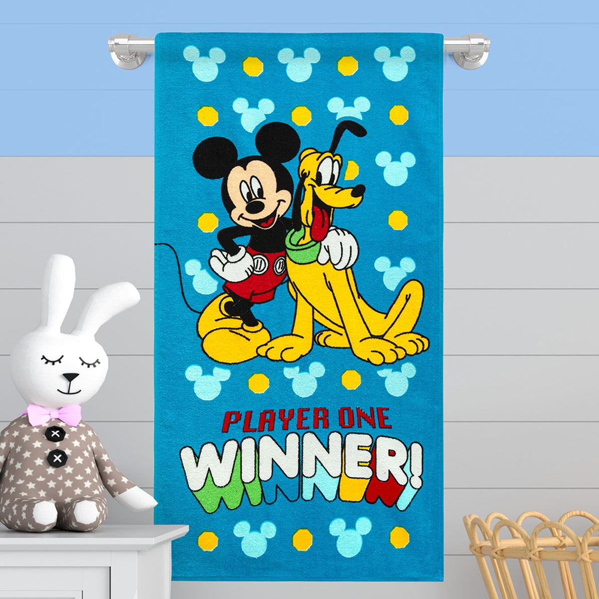 Toalla infantil azul Disney Mickey y Pluto en coral fleece 60x120 cm