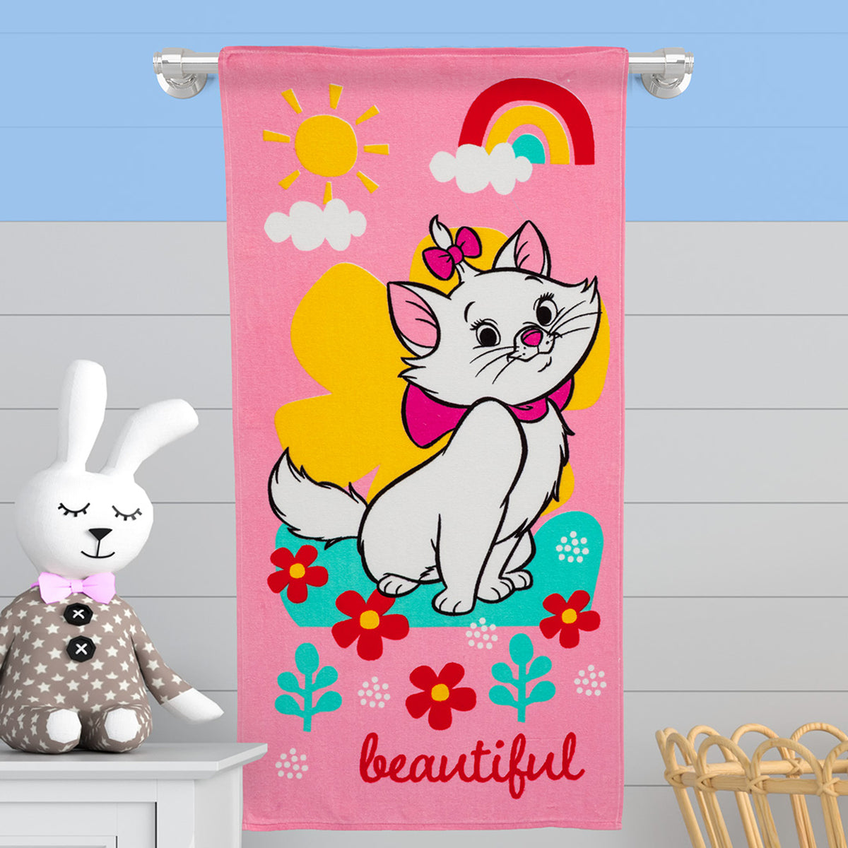 Toalla infantil rosada Bella Gata en coral fleece 60x120 cm