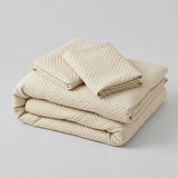 Cubrelecho queen beige Kyoto en microfibra 160x190 cm con 2 fundas