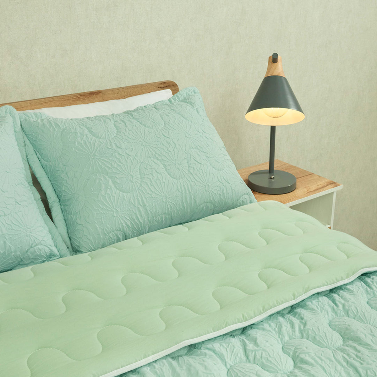 Cubrelecho para cama doble verde Flora superacolchado en microfibra 140x190 cm