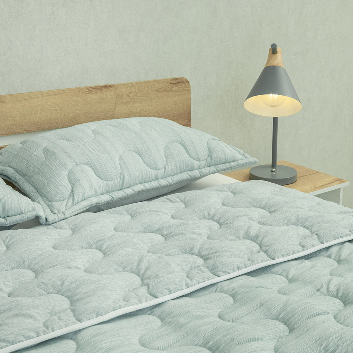 Cubrelecho acolchado queen verde claro Equilibrio doble faz 160x190 cm