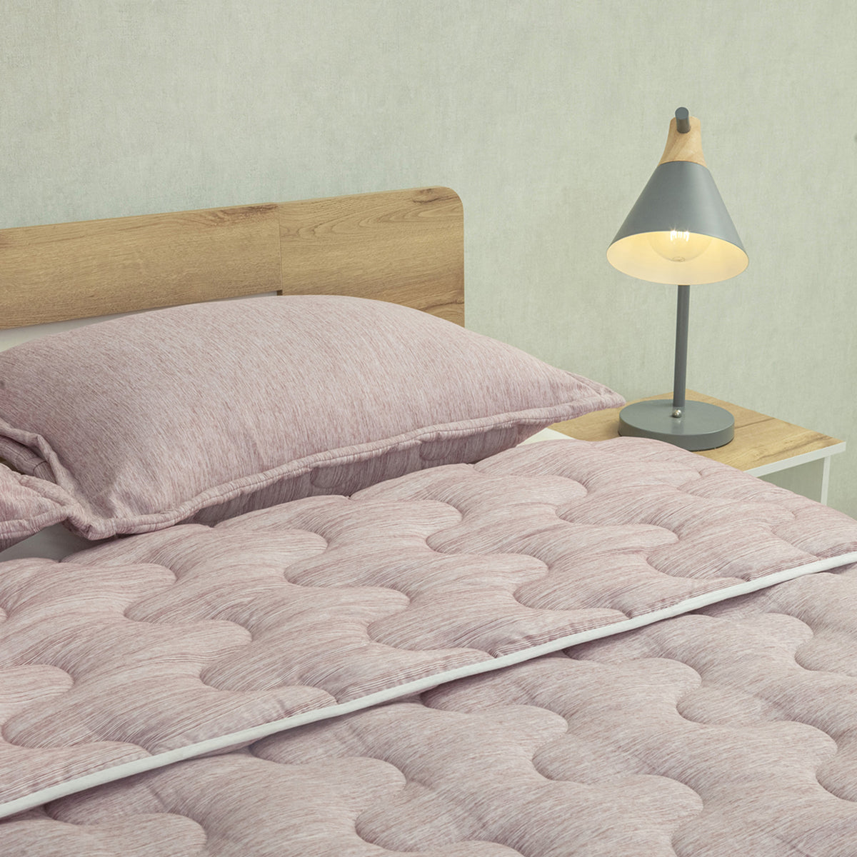 Cubrelecho acolchado queen morado claro Equilibrio doble faz 160x190 cm