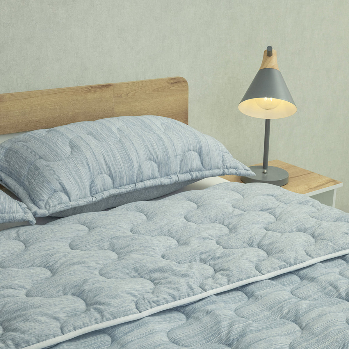 Cubrelecho acolchado azul Equilibrio queen 160x190 cm doble faz microfibra