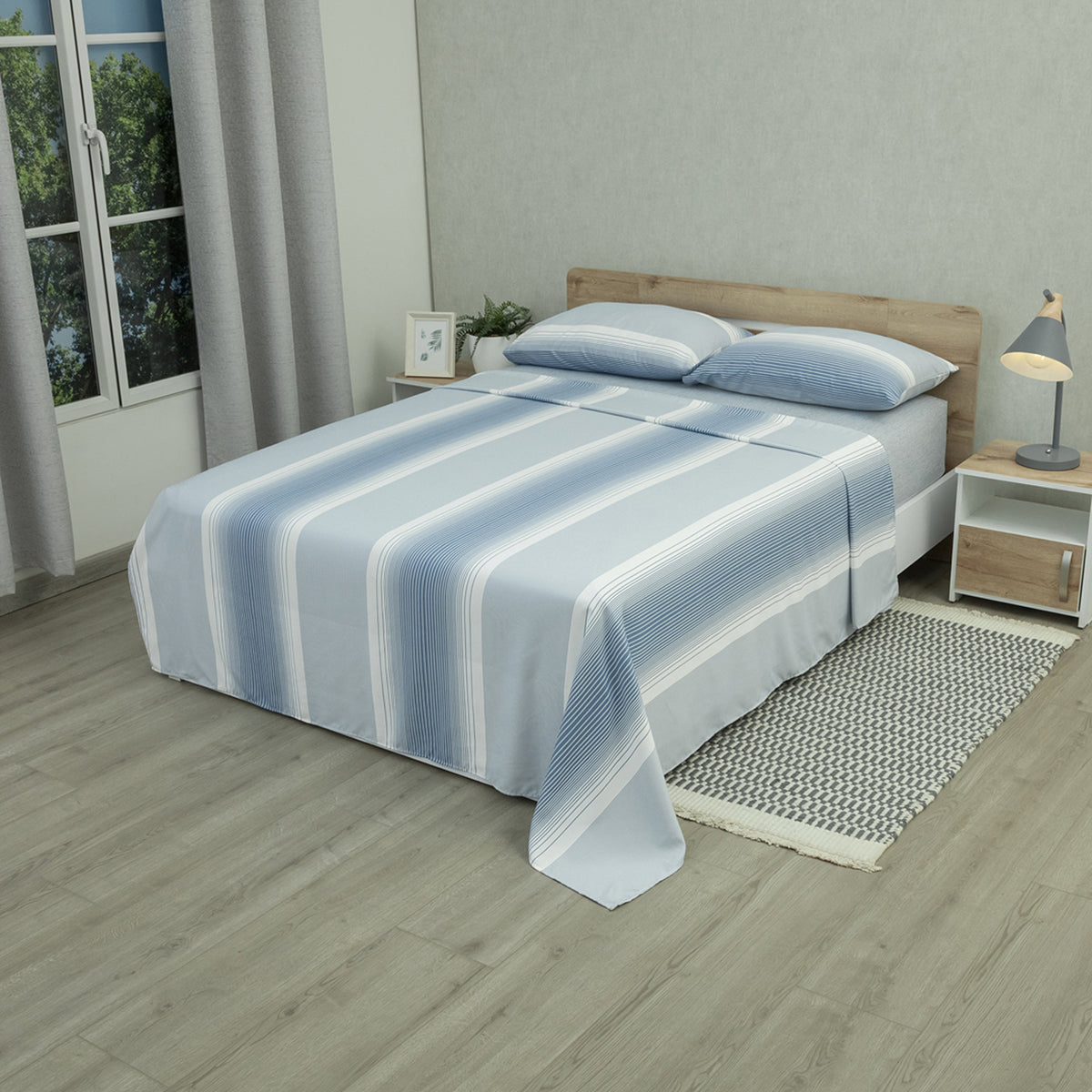 Sábana plana Equilibrio para cama doble azul celeste en microfibra suavizada 140x190 cm