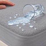 Protector de colchón queen gris impermeable terry 160x190 cm