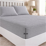 Combo protector de colchón king gris impermeable 200x200 cm con 2 protectores de almohada