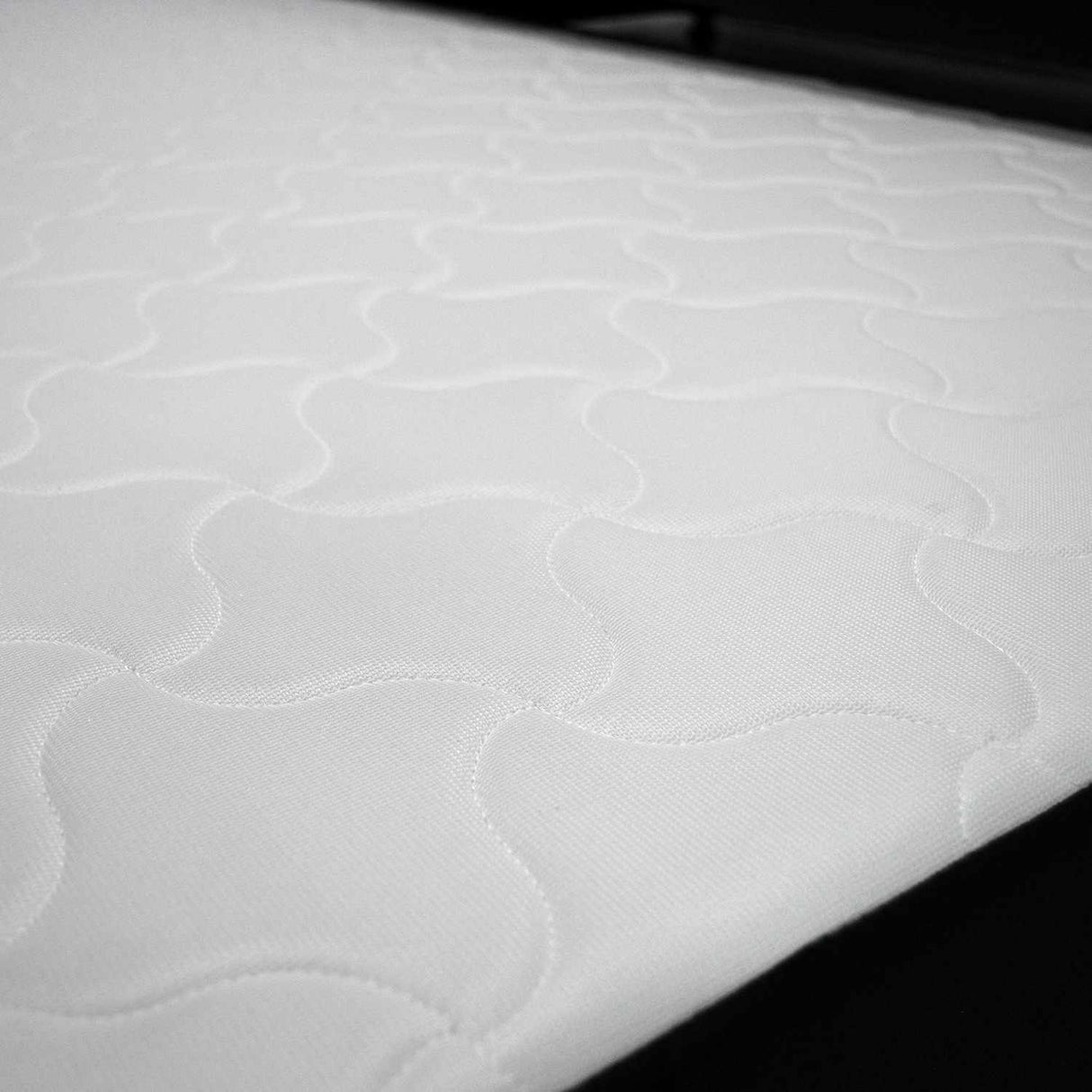 Combo Cama Tarima y Colchón Dreamer Negro Doble 140 cm Rectangular con Dos Almohadas