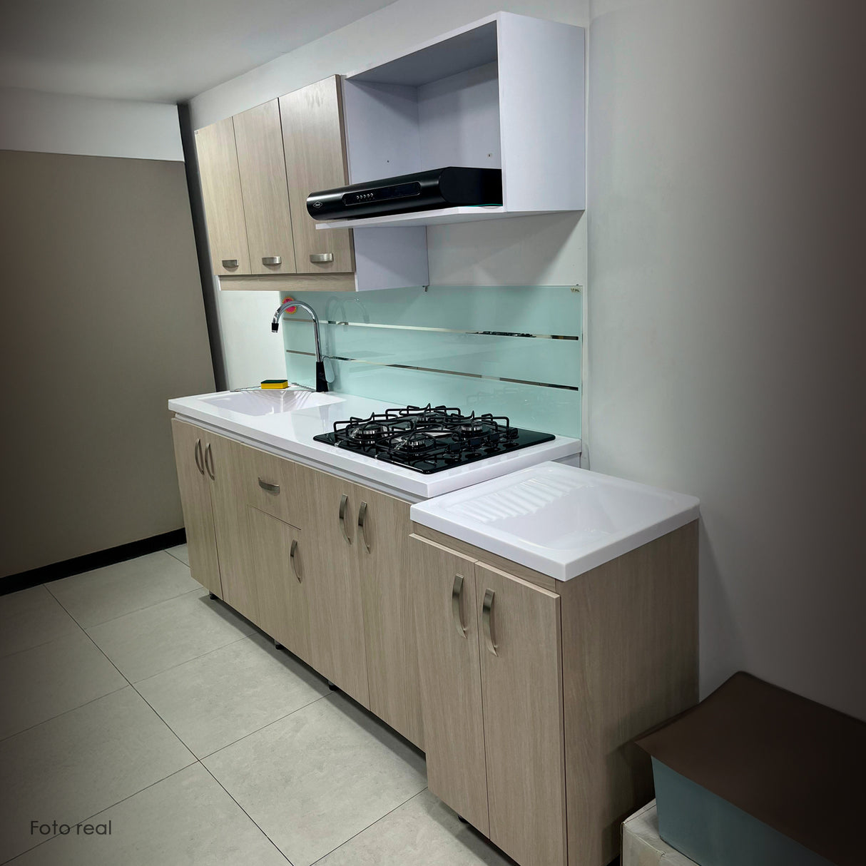 Cocina Ambar Blanco y Soder 180x213cm Con Meson de Marmol Sintético y Estufa - COCINAS | Bylmo