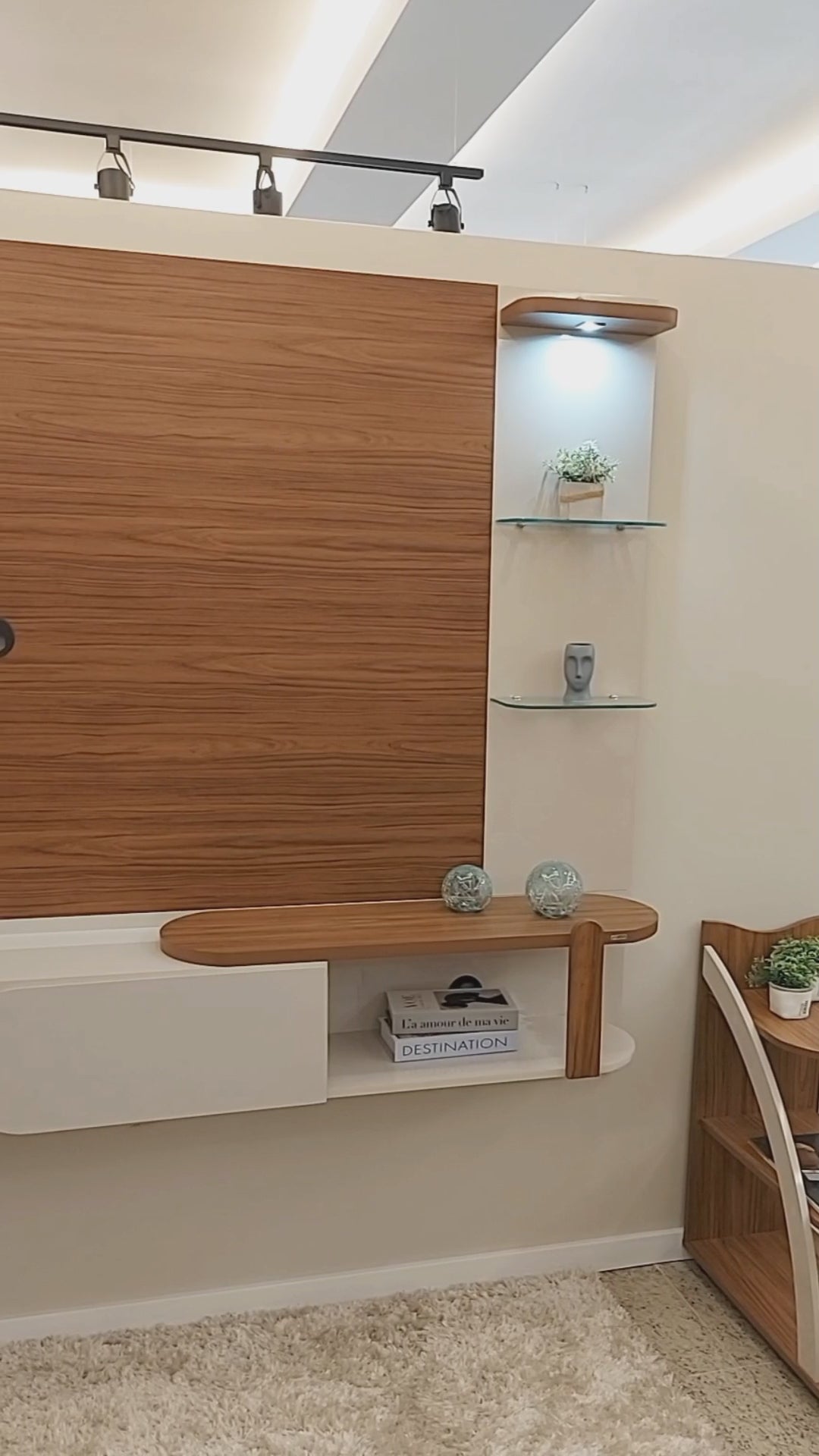 Panel de TV Luxury Pino y Blanco Hueso 200x147cm Para TV Hasta 65 Pulgadas con Dos Cajones y con Ranuras para Cables