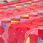 Cobija Piel de Ganso Coral Fleece Extra Suave 180 x 200 cm Salmón con Triángulos de Colores