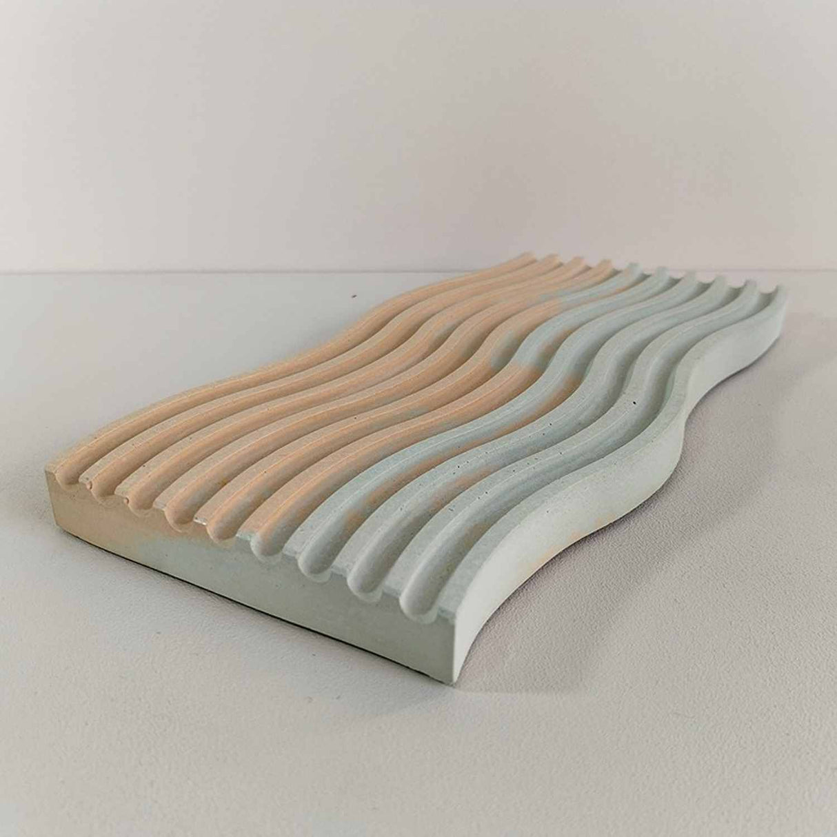 Bandeja Olas Nude y Menta 25 cm Minimalista - Utensilios y Accesorios | Bylmo