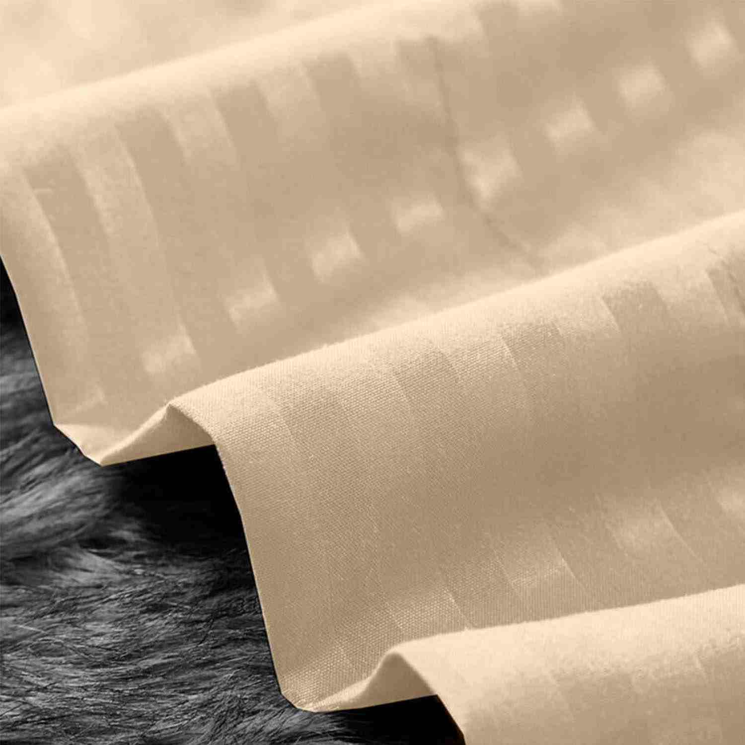 Sábana bajera con elásticos fabricada en tela de algodón de 144 hilos de  color blanco Boheme