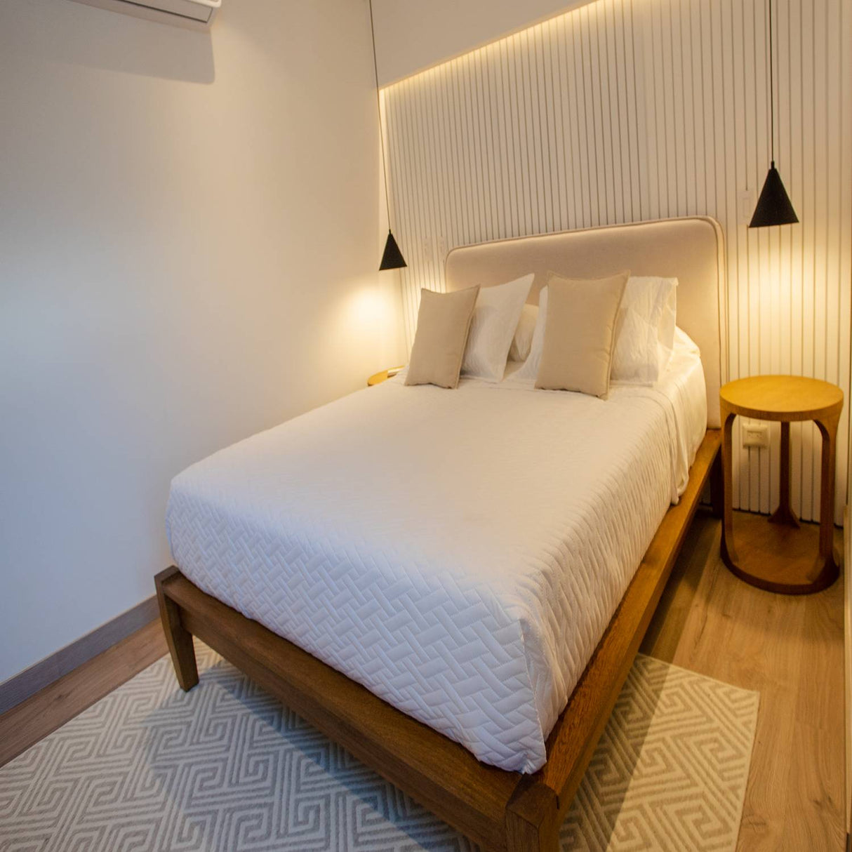 Lámpara Colgante LED Capri Negro 19x19cm para Una Luz Ajustable en Altura y con Bombilla - Iluminacion | Bylmo