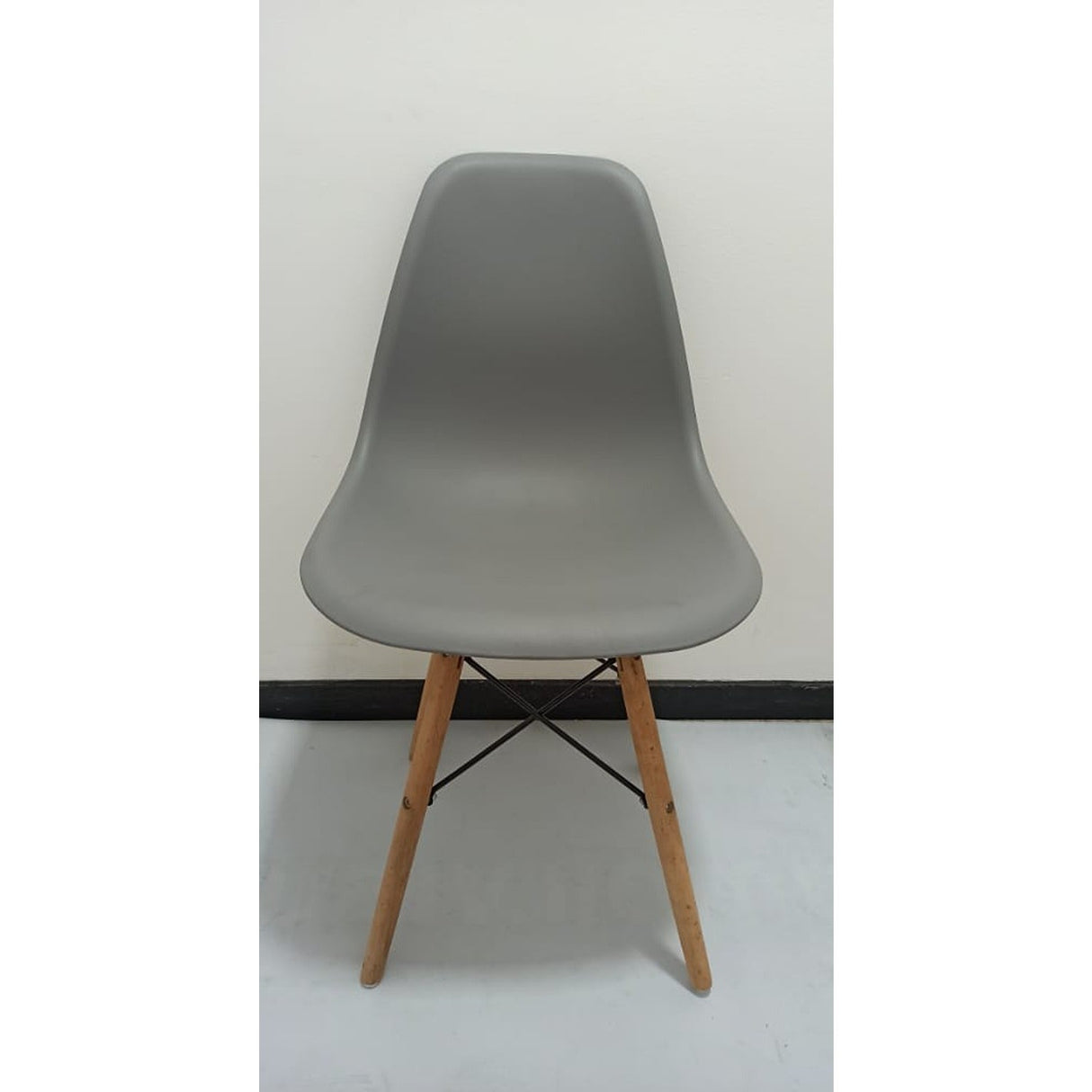 Set x 4 Sillas DKR Gris 47x81cm Asiento Cuadrado con Espaldar - Sillas y Butacos | Bylmo